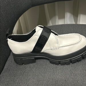UGG White leather Loafers size 9